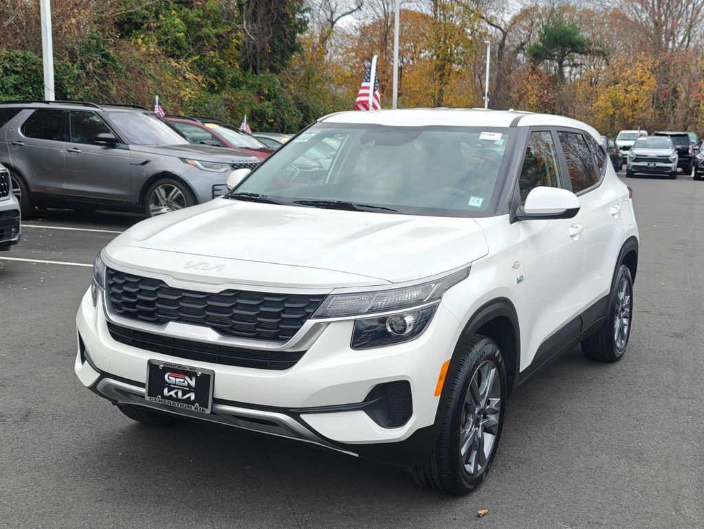 2023 Kia Seltos LX photo 2