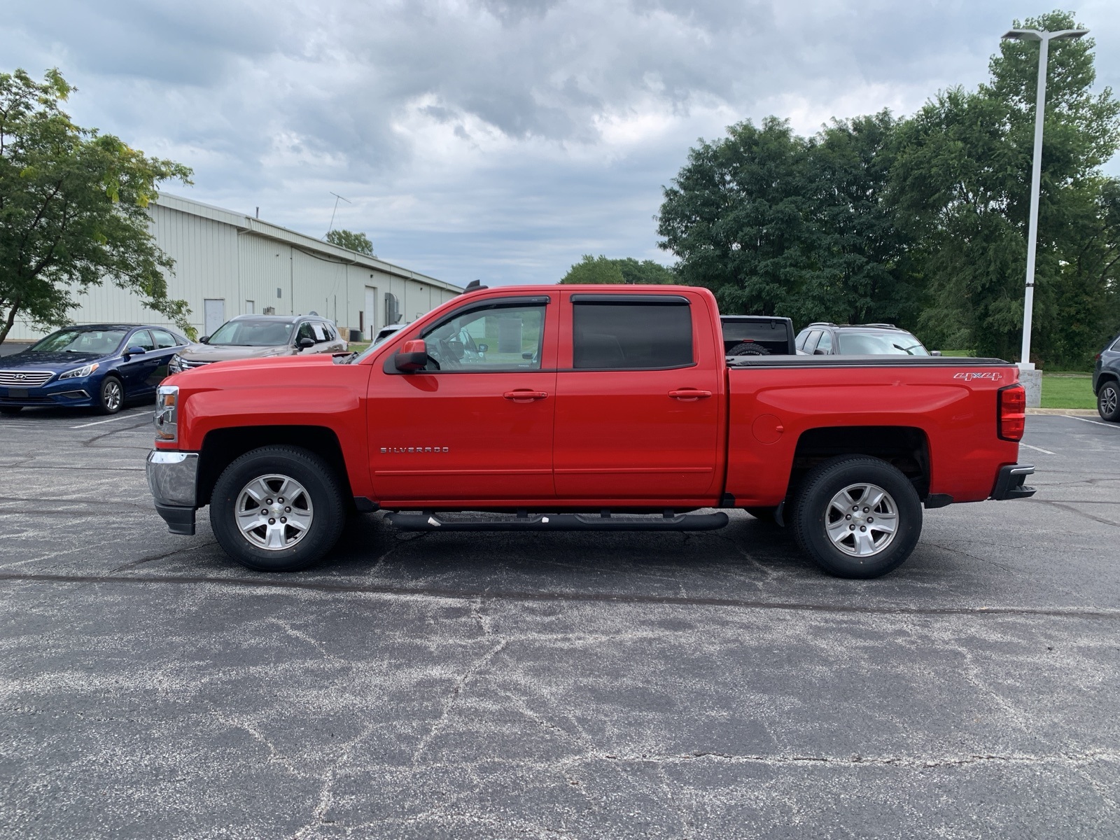 2017 Chevrolet Silverado 1500 LT photo 2