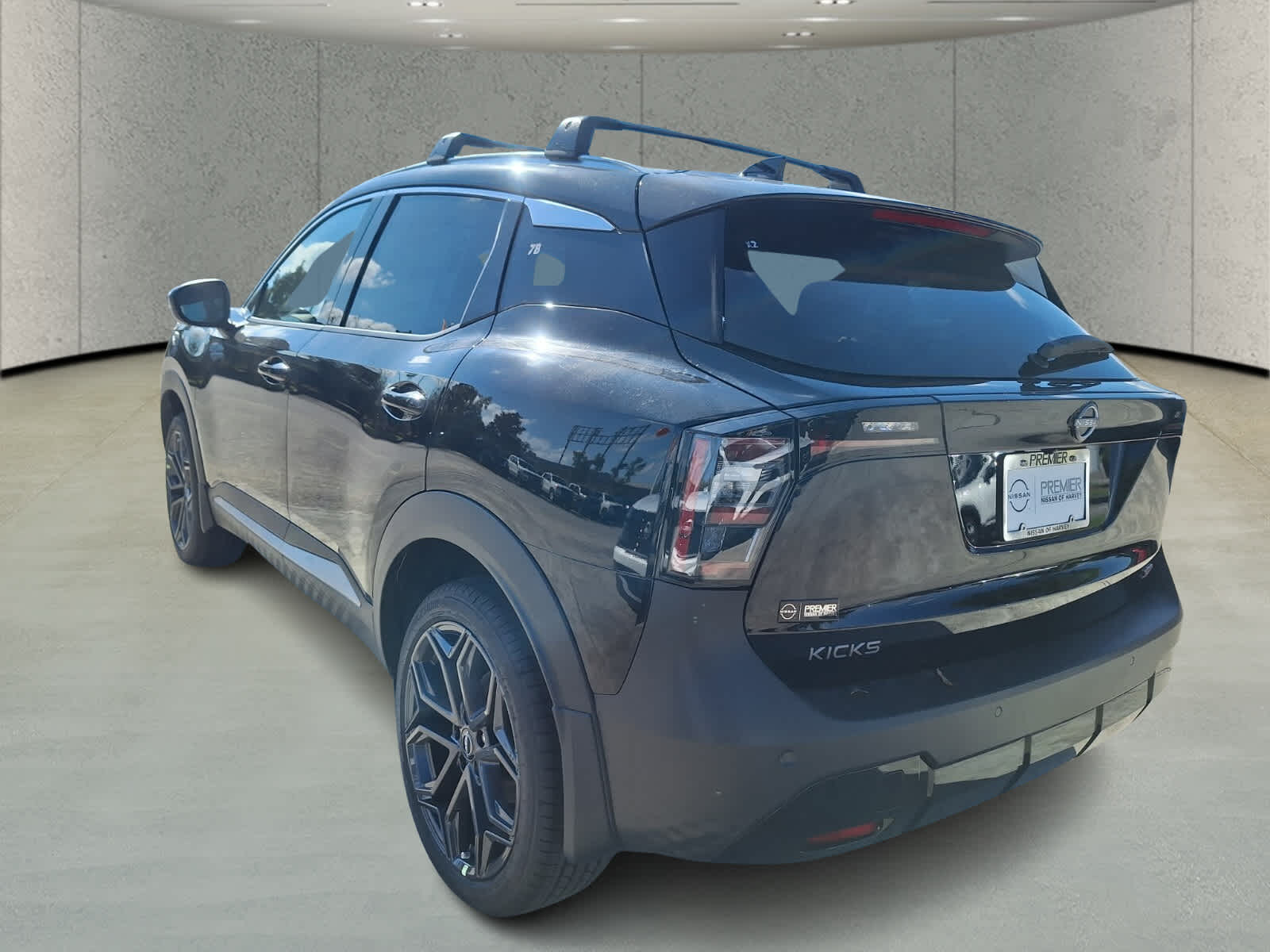 2026 Nissan Kicks SR photo 3