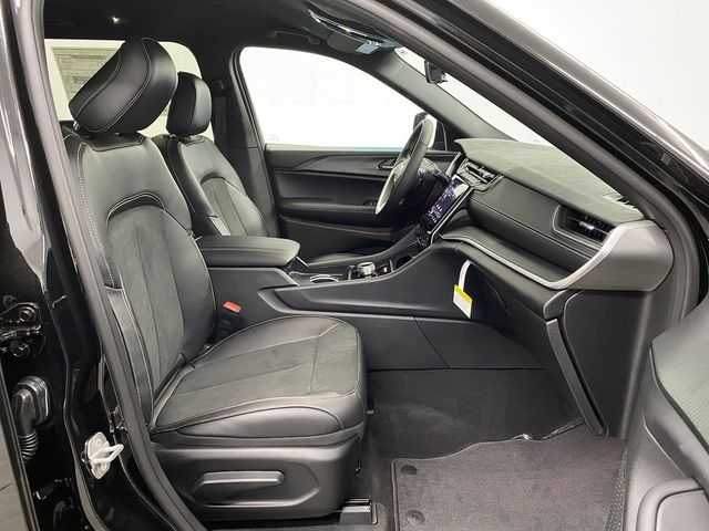2025 Jeep Grand Cherokee Altitude photo 31