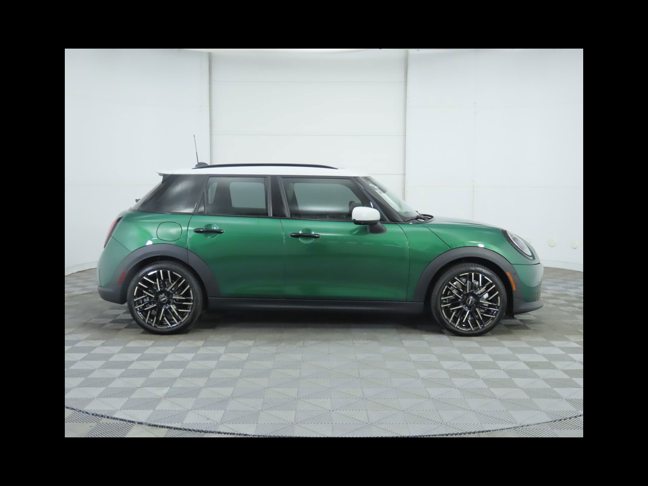 2026 Mini Cooper Hardtop S 4 Door Iconic photo 4