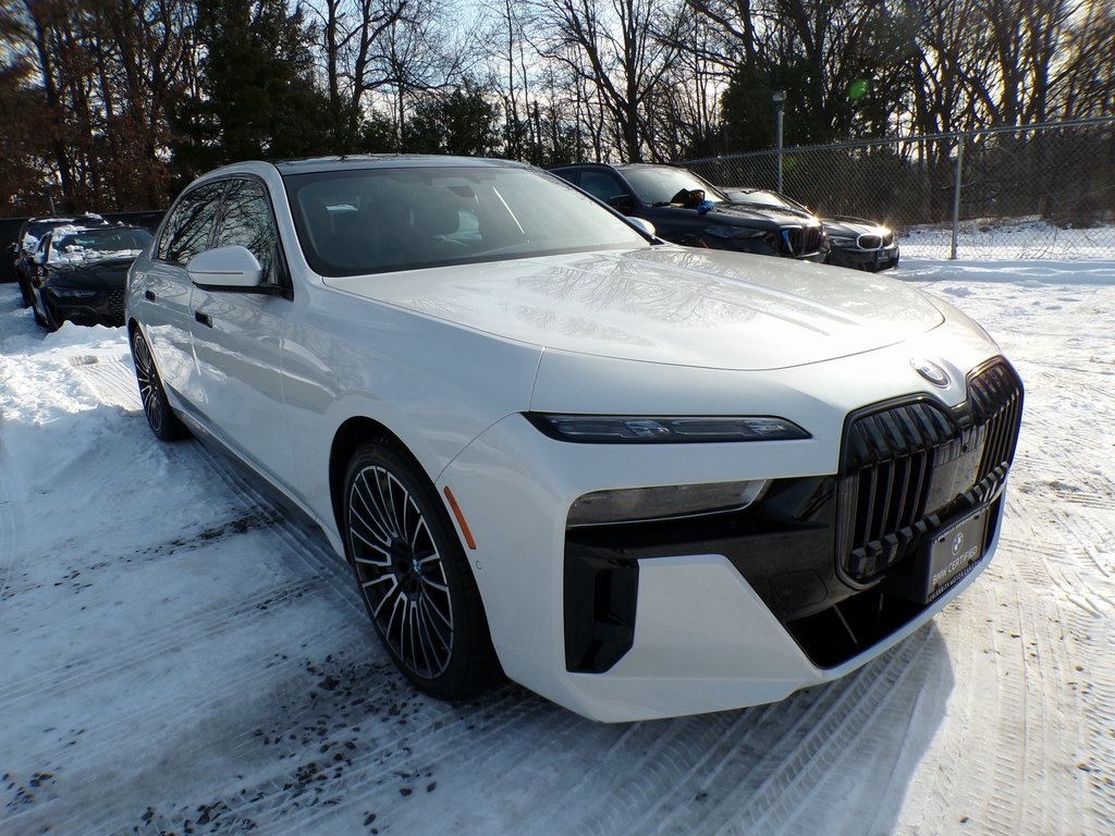 2025 BMW 7 Series 760i's photo