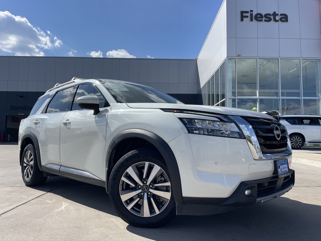 2023 Nissan Pathfinder SL