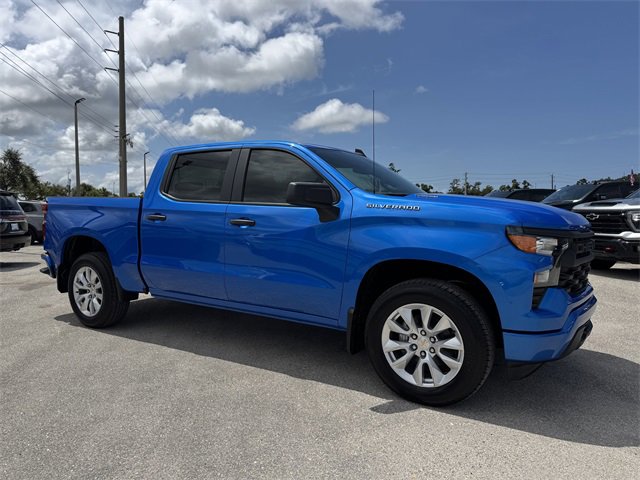 2025 Chevrolet Silverado 1500 Custom photo 3