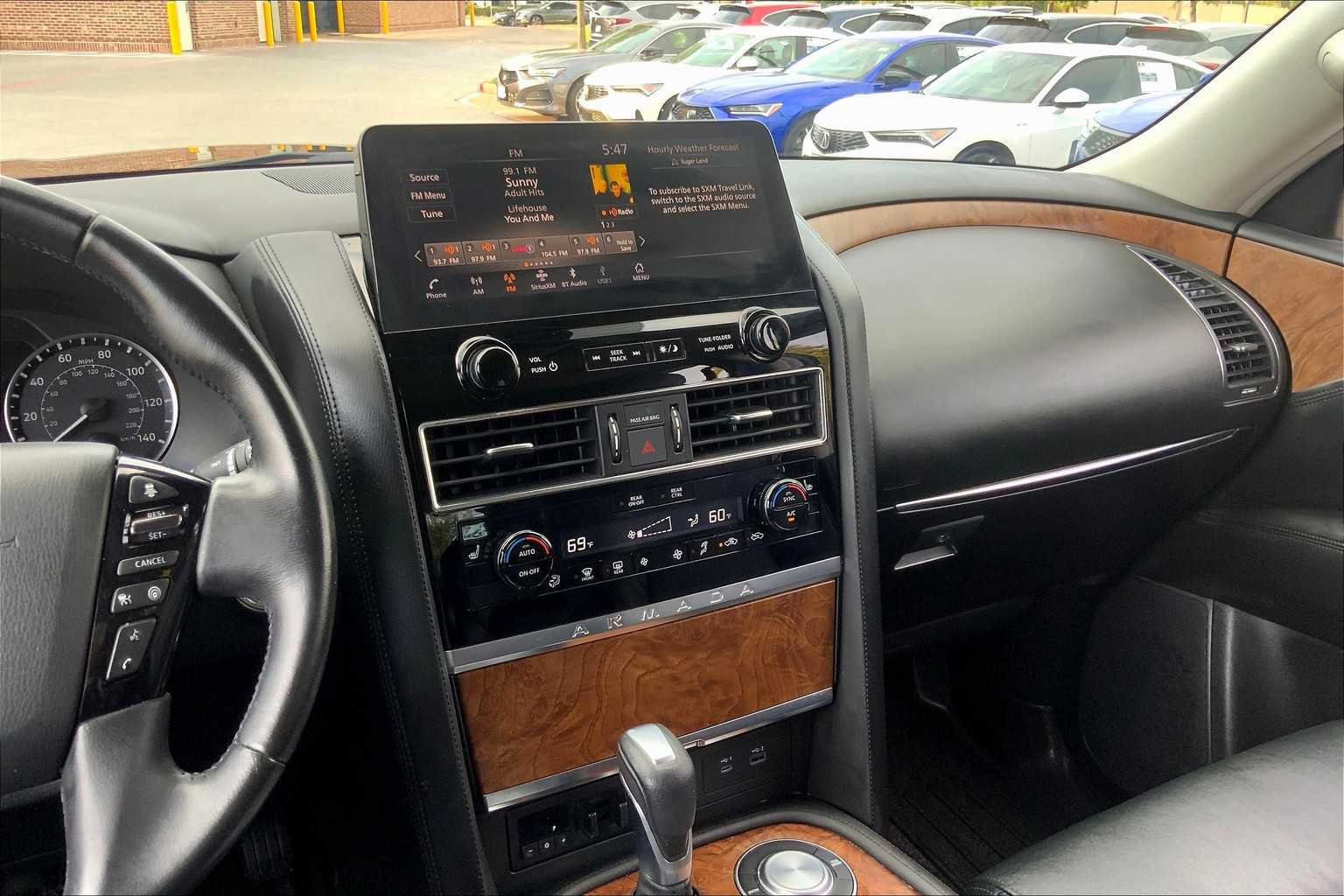 2022 Nissan Armada SL photo 5