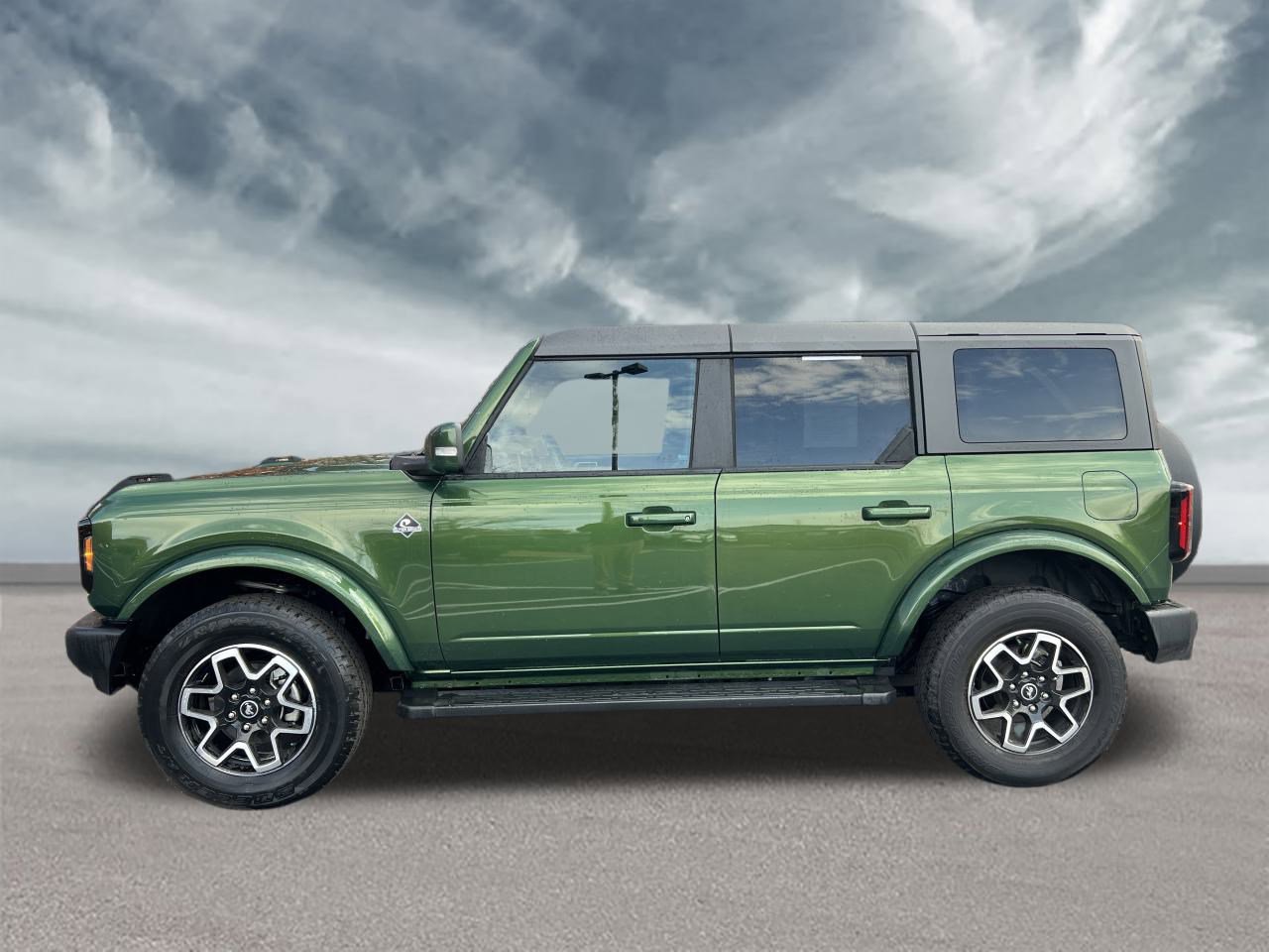 2023 Ford Bronco Outer Banks photo 2