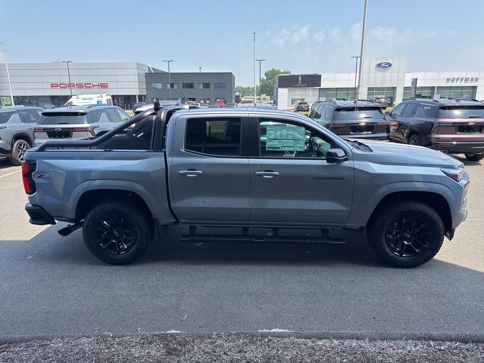 2025 Chevrolet Colorado Z71 photo 3