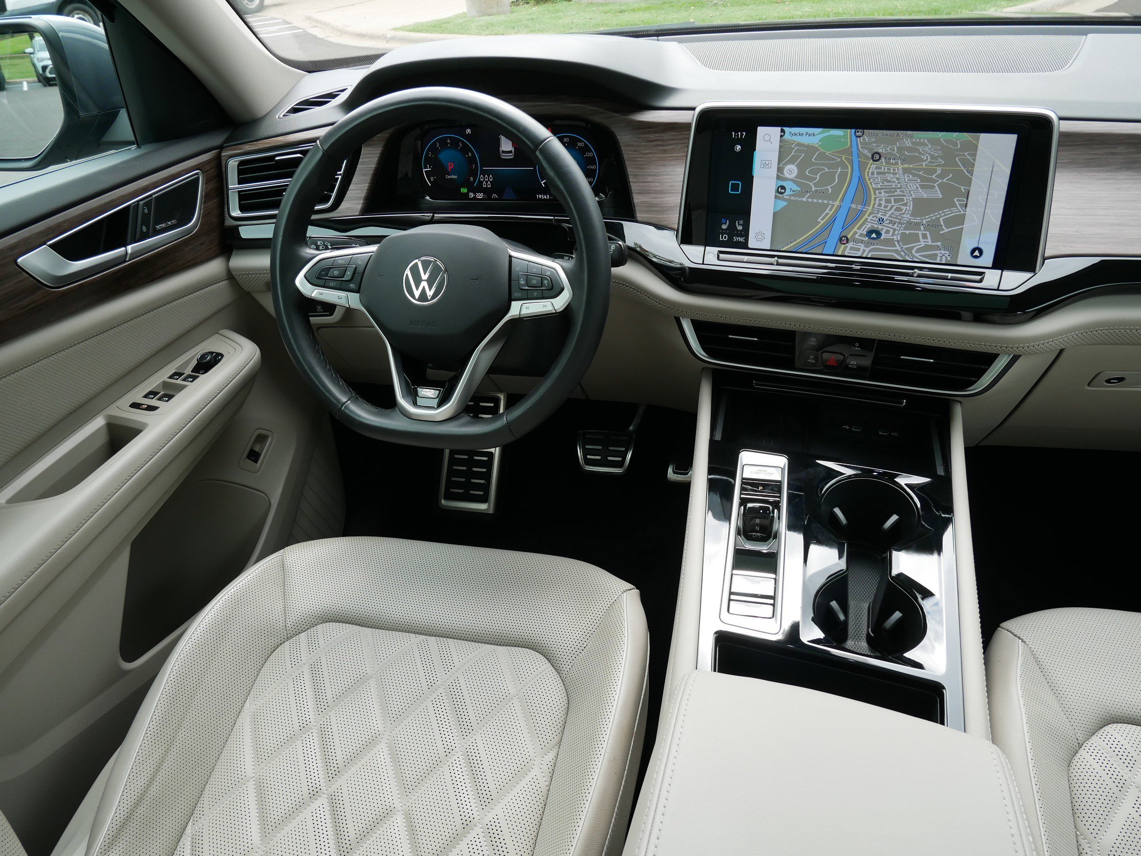 2025 Volkswagen Atlas SEL Premium R-Line photo 9