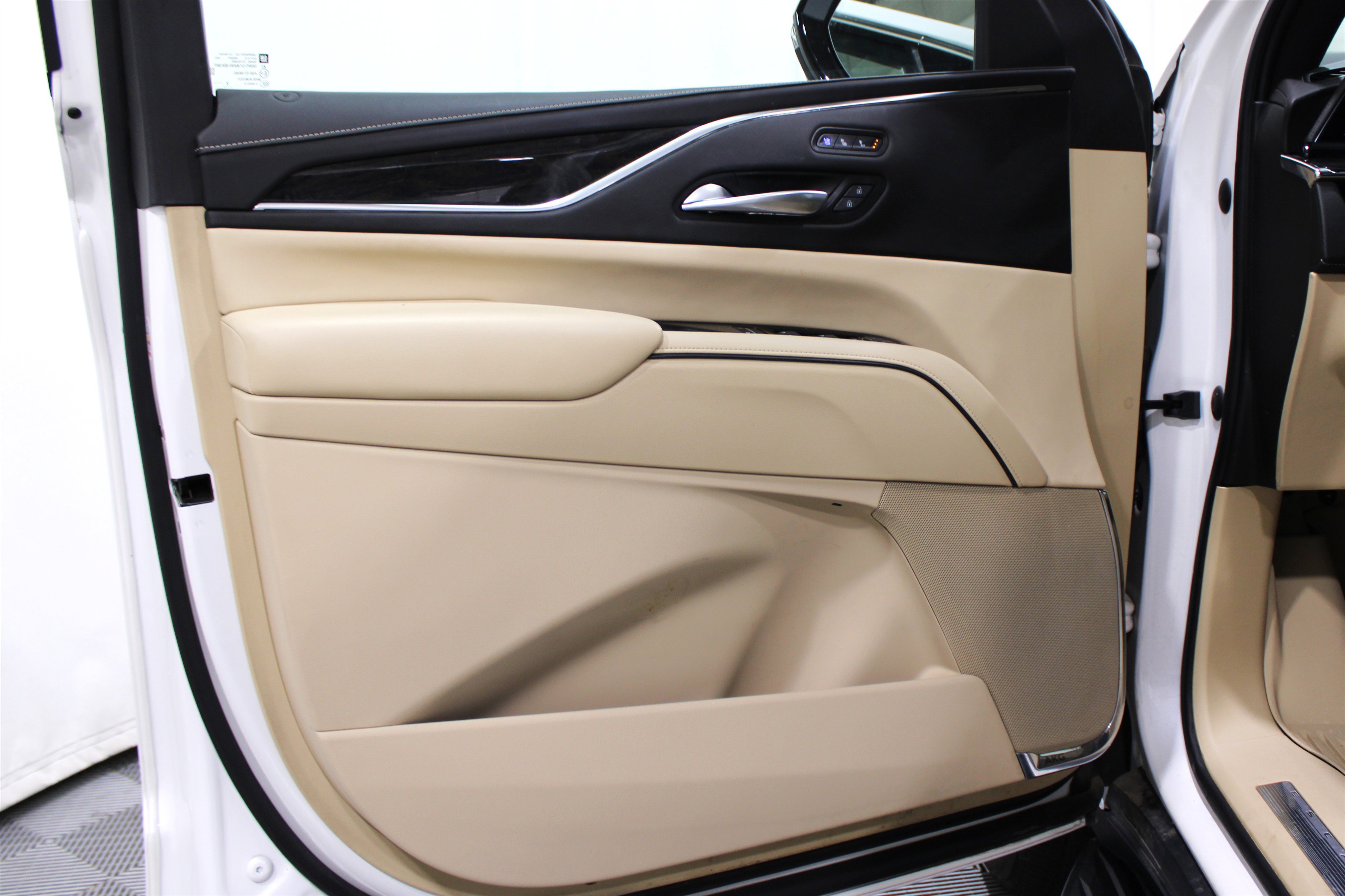 2023 Cadillac Escalade ESV Premium Luxury photo 6