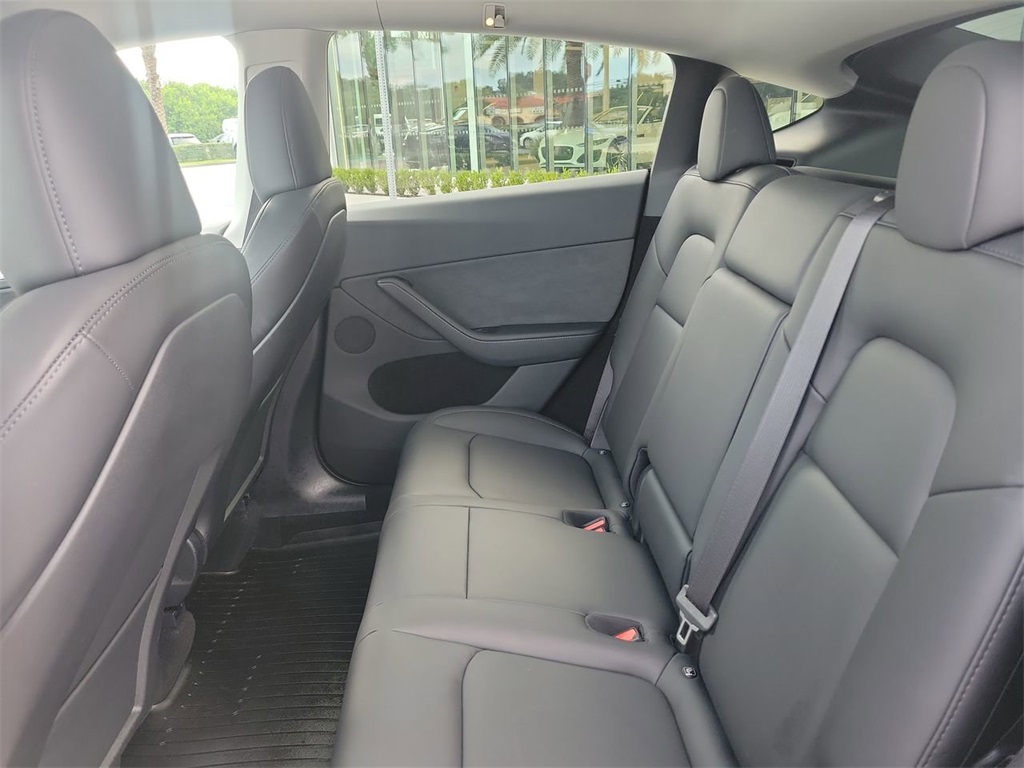 2024 Tesla Model Y Long Range photo 14