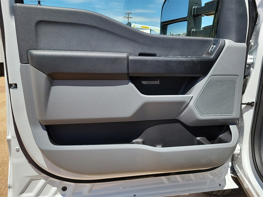 2025 Ford F-350 photo 18