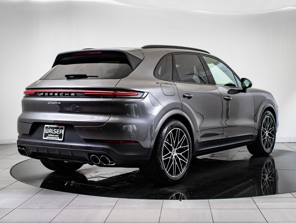 2024 Porsche Cayenne photo 8