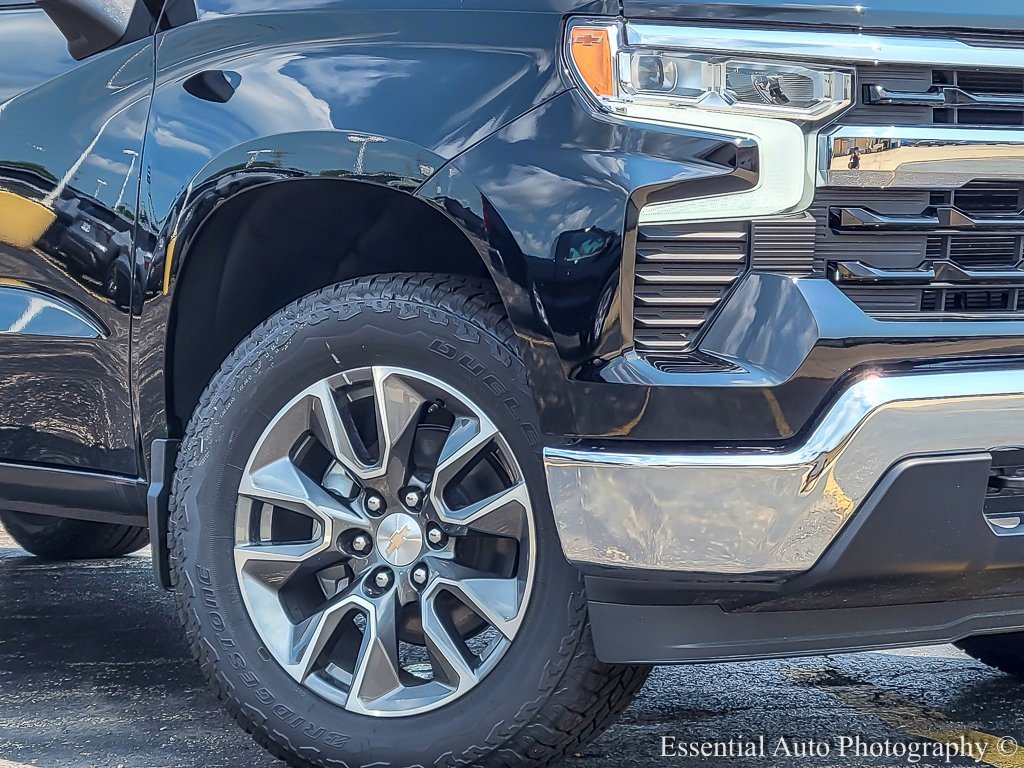 2025 Chevrolet Silverado 1500 LT photo 3