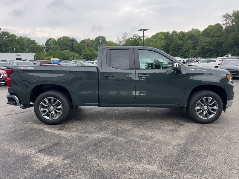 2025 Chevrolet Silverado 1500 LT photo 2