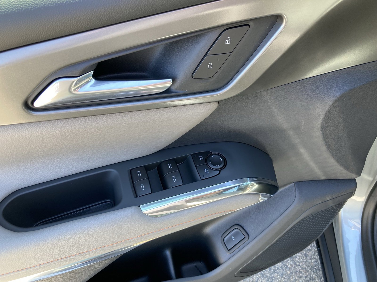 2026 Chevrolet Traverse photo 10