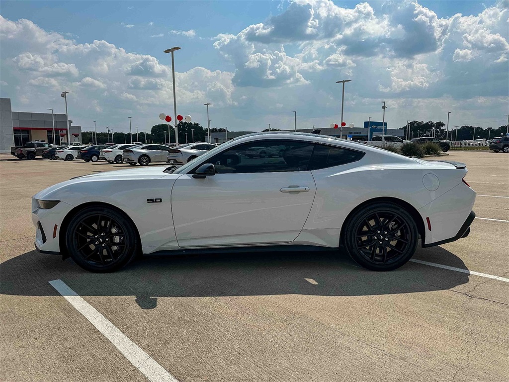 2024 Ford Mustang GT photo 2