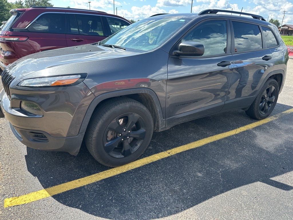 2017 Jeep Cherokee Sport photo 2