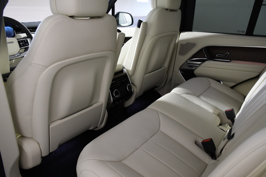 2025 Land Rover Range Rover SE photo 25