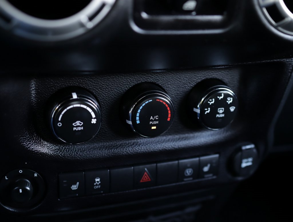 2016 Jeep Wrangler Unlimited Rubicon photo 18