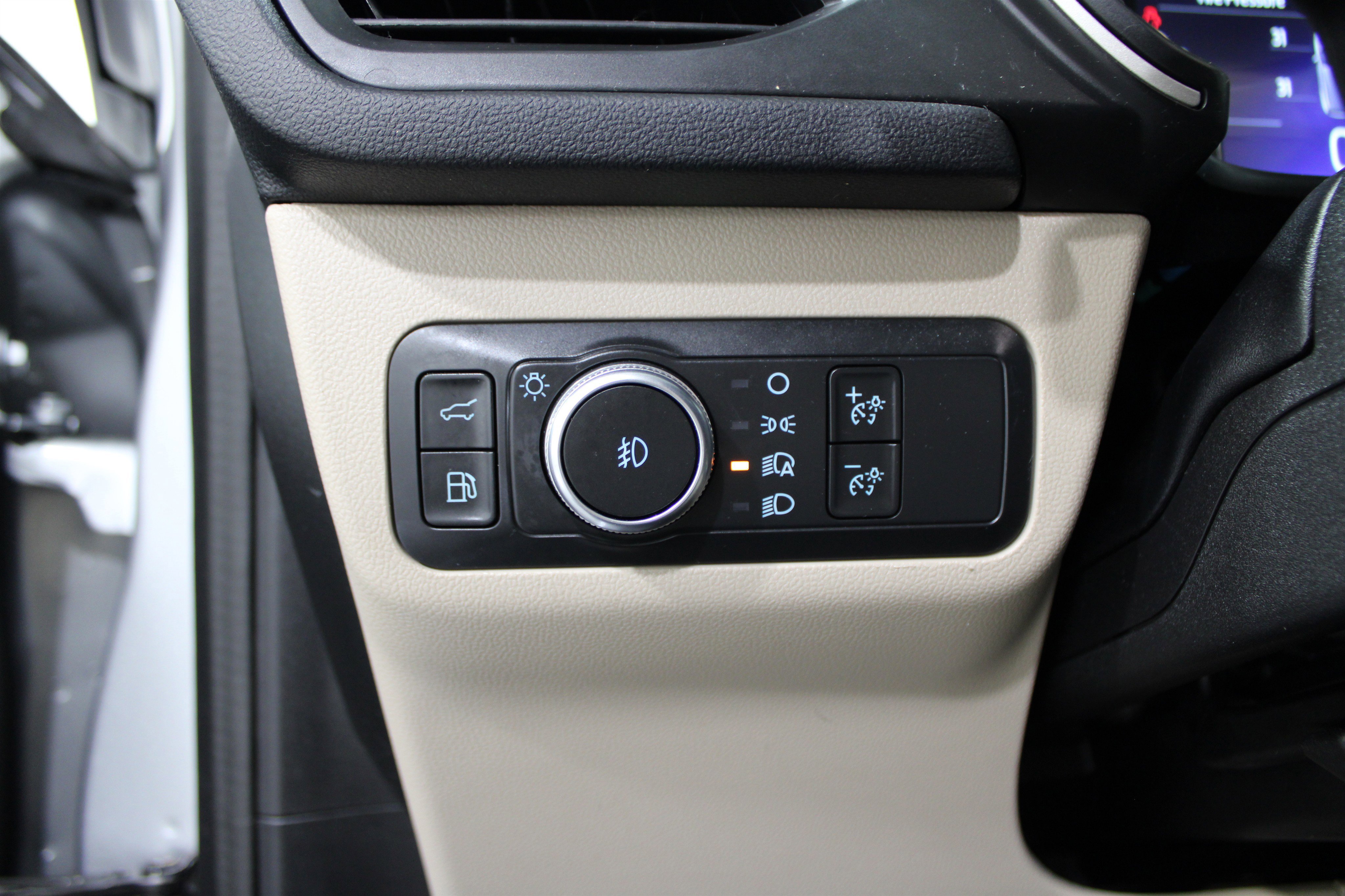 2021 Ford Escape SEL Hybrid photo 4