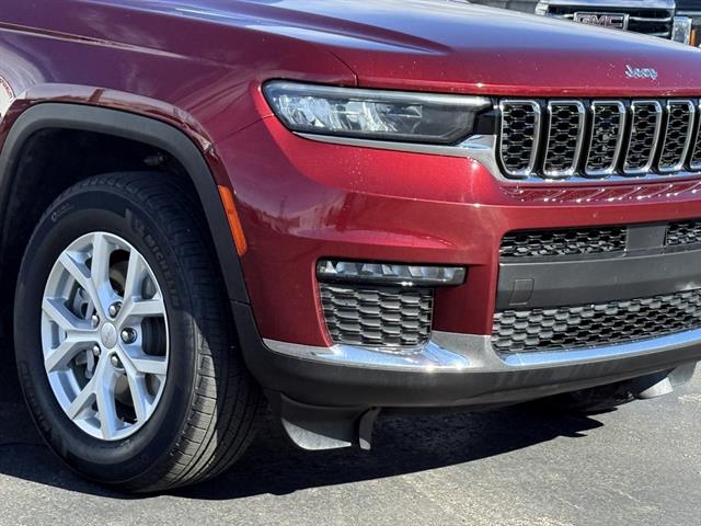 2023 Jeep Grand Cherokee Limited photo 2