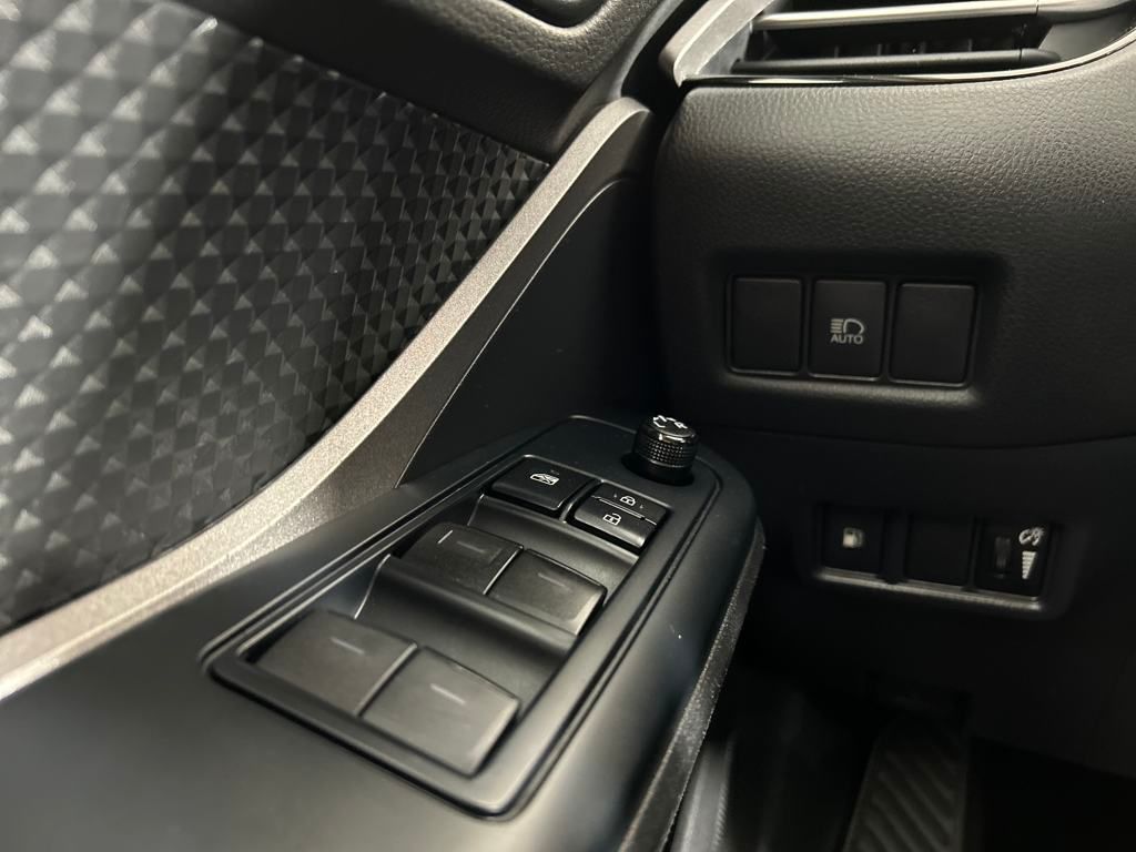 2021 Toyota C-HR photo 11