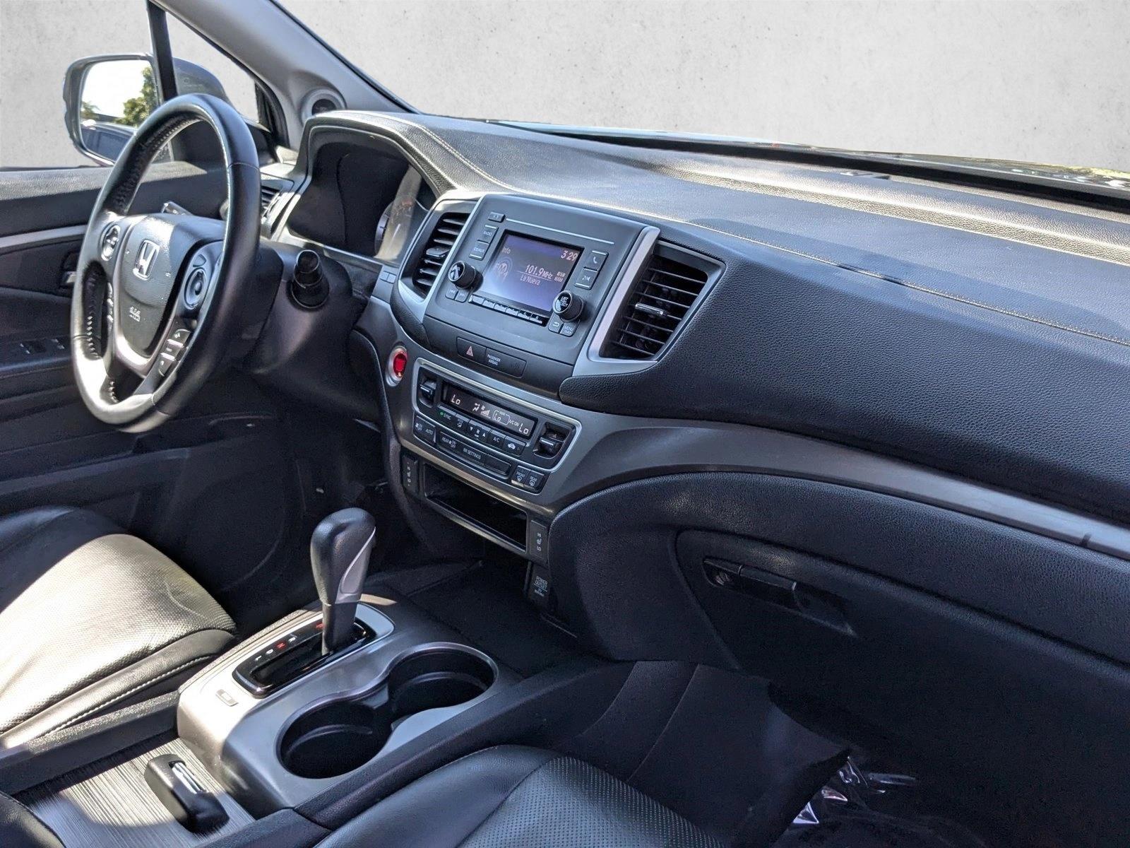 2017 Honda Ridgeline RTL photo 17