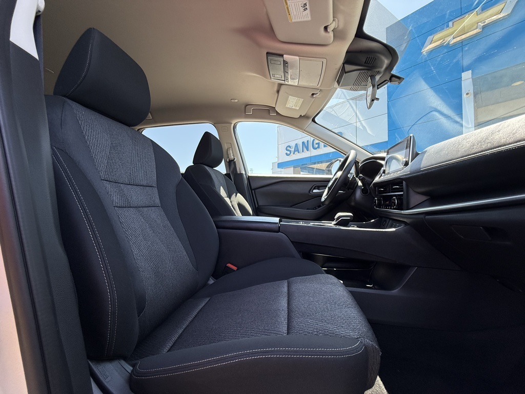 2024 Nissan Rogue SV photo 11