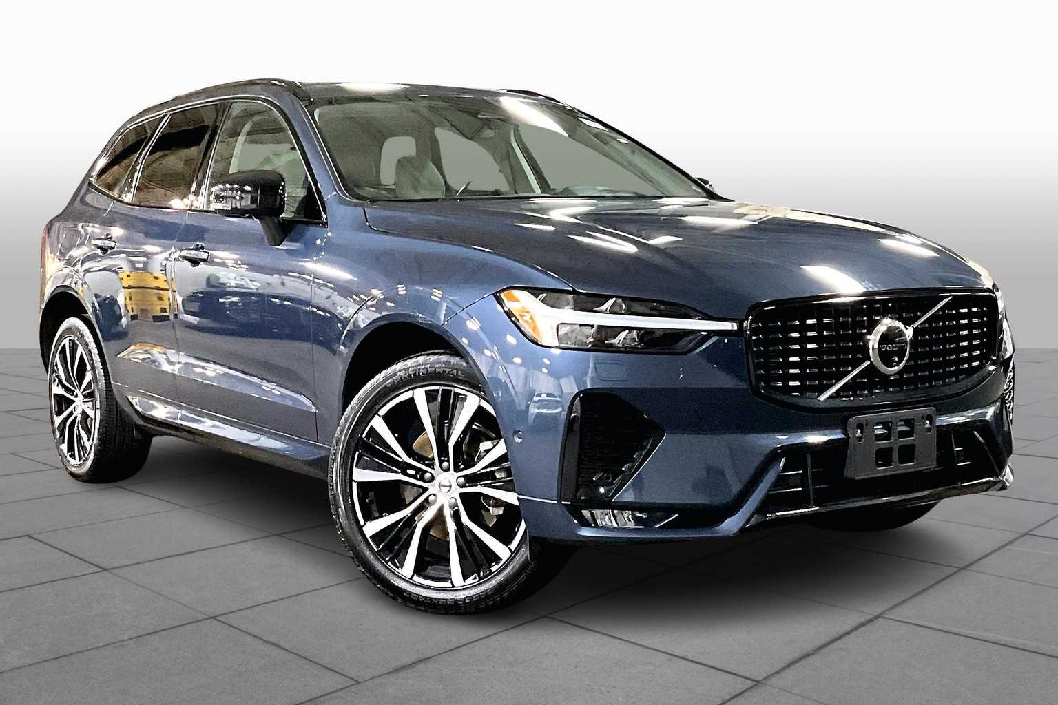 2024 Volvo XC60 Plus photo 2