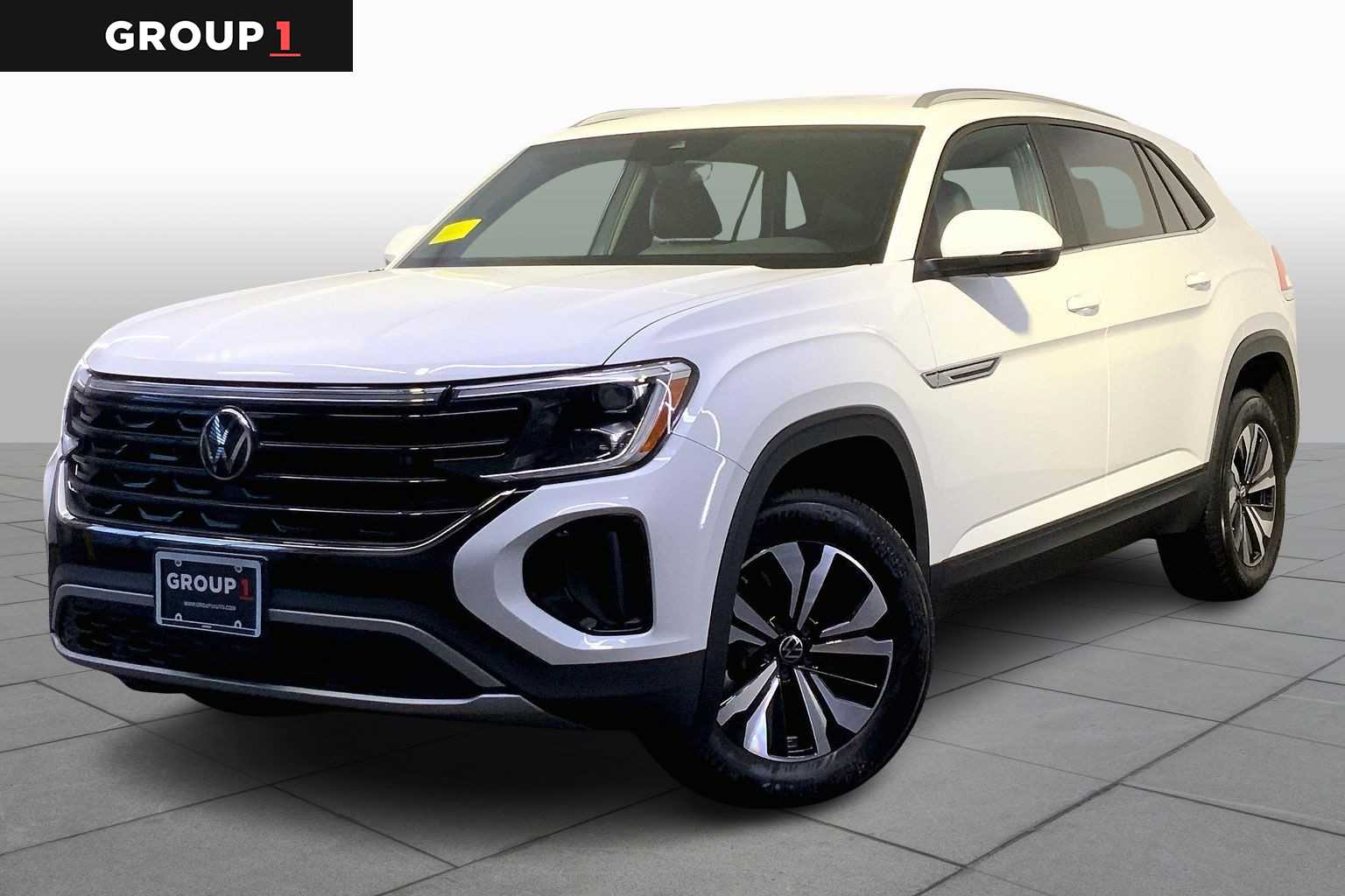 2024 Volkswagen Atlas Cross Sport SE's photo