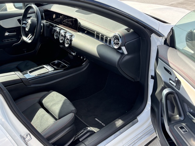 2025 Mercedes Benz CLA 35 AMG 4MATIC photo 4