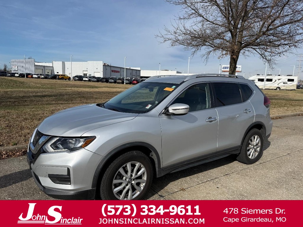 2018 Nissan Rogue SV's photo