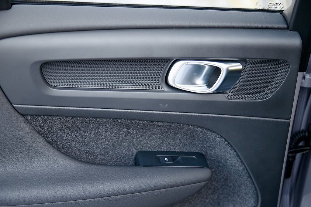 2026 VOLVO XC40 - Image 19