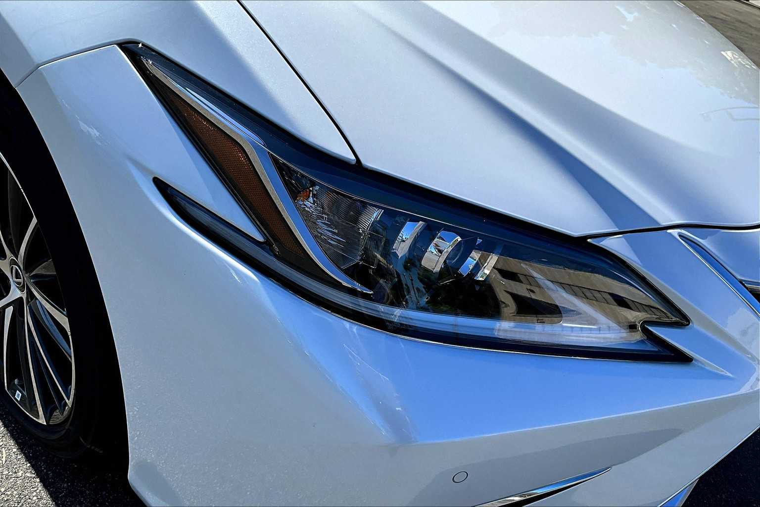 2025 Lexus ES 300h Premium photo 20