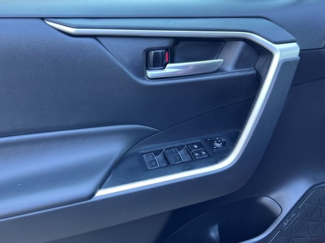 2023 Toyota RAV4 XLE photo 19