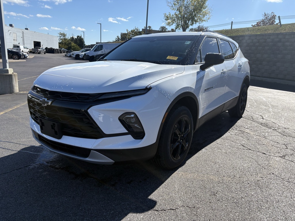 2025 Chevrolet Blazer 2LT photo 2