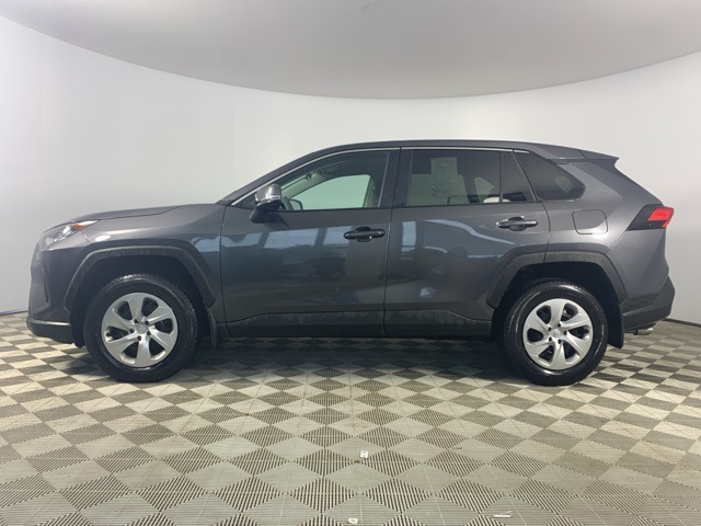 2022 Toyota RAV4 LE photo 4