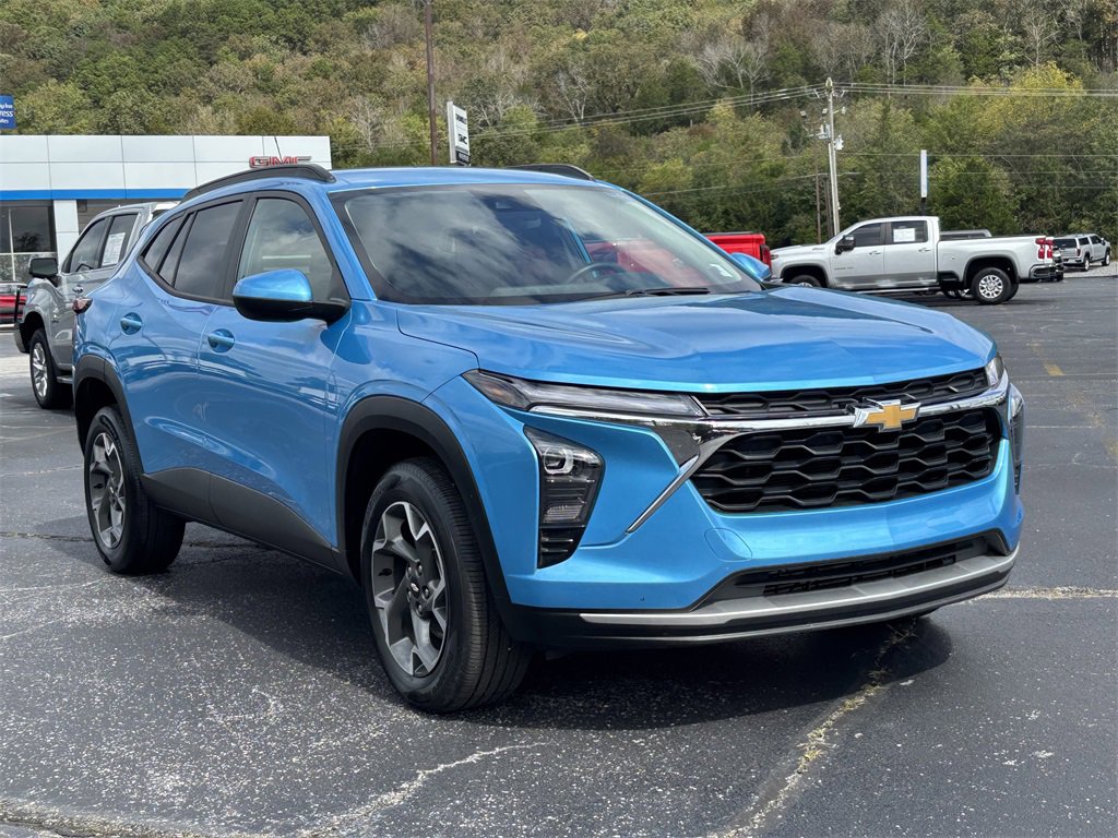 2025 Chevrolet Trax LT photo 4