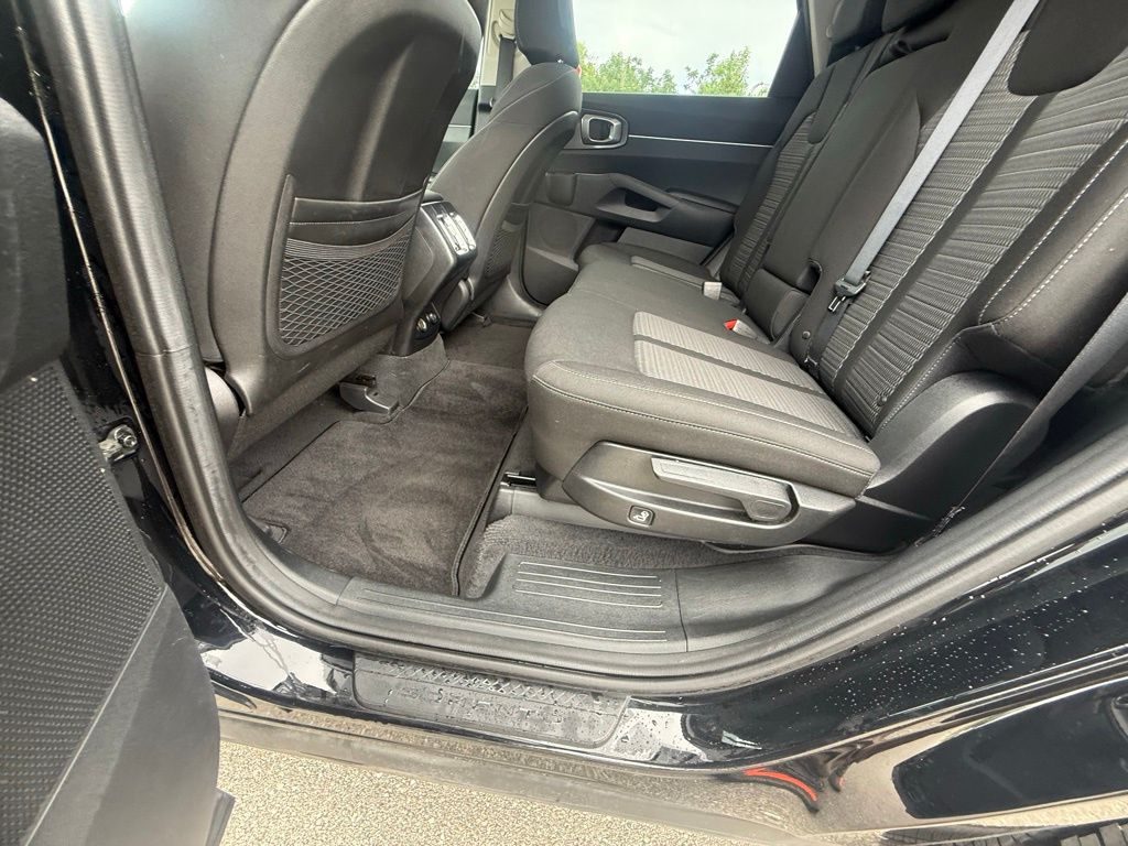 2022 Kia Sorento LX photo 27