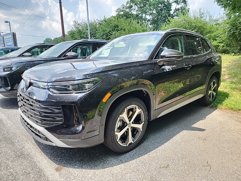 2025 Volkswagen Tiguan SE's photo