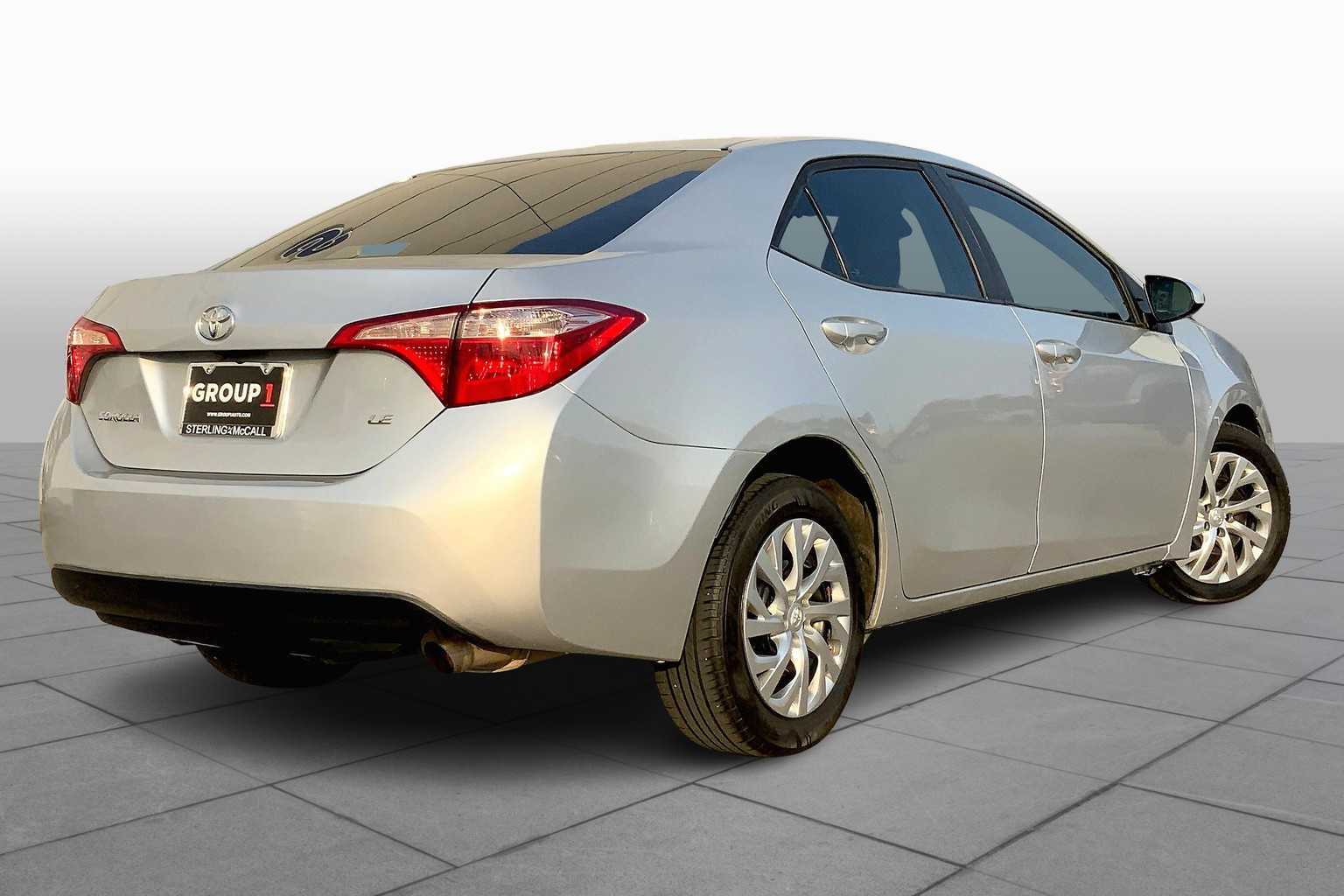 2019 Toyota Corolla LE photo 12