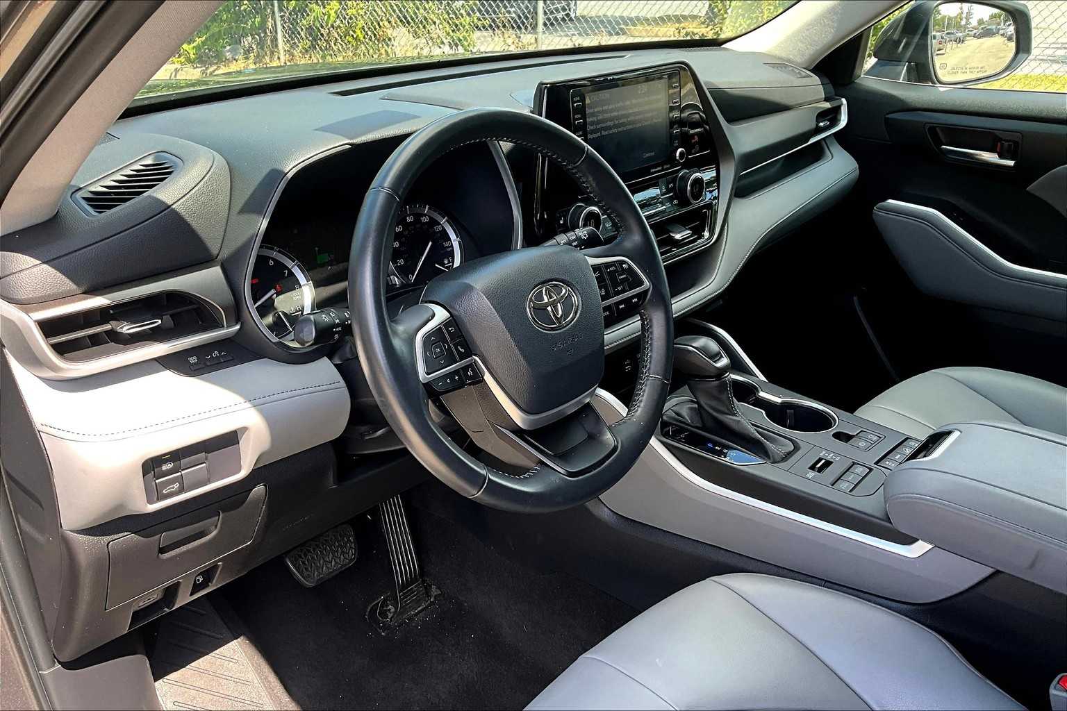 2022 Toyota Highlander XLE photo 17