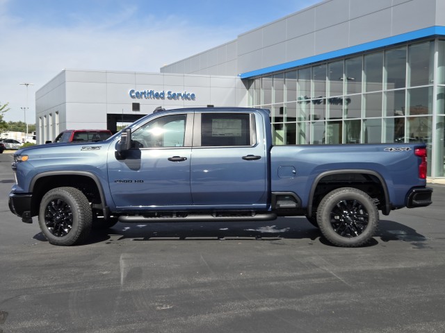 2025 Chevrolet Silverado 2500HD Custom photo 10