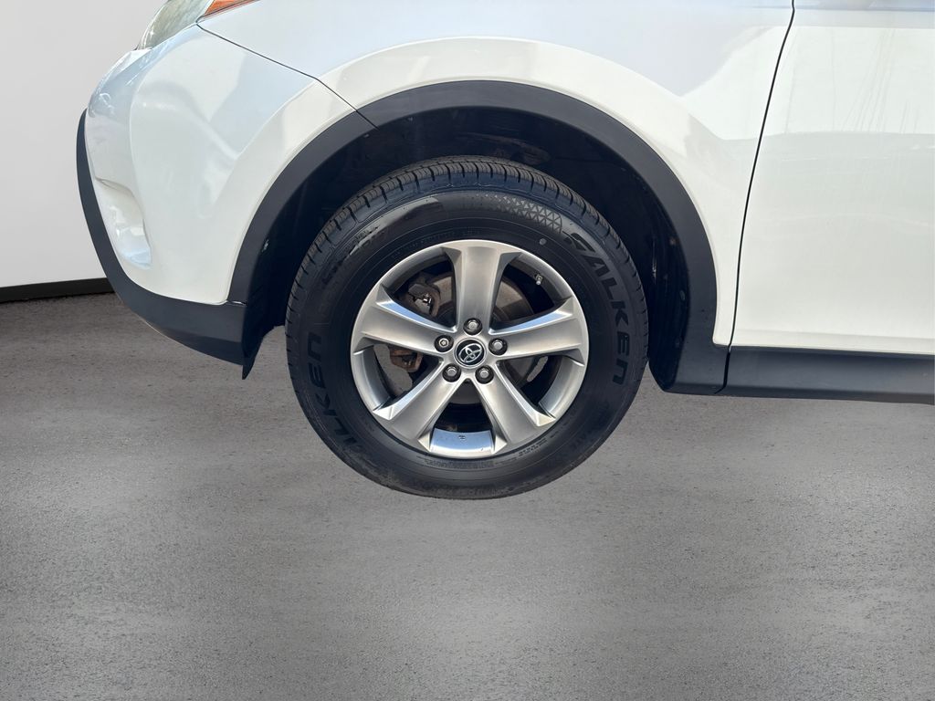 2015 Toyota RAV4 XLE photo 11