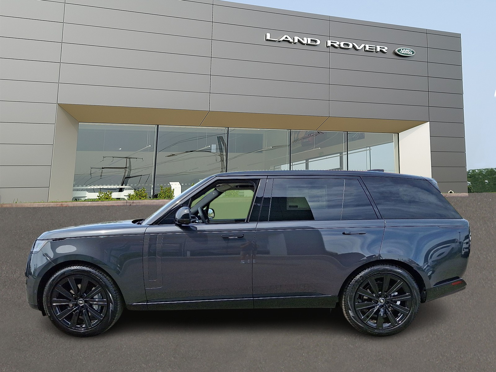 2025 Land Rover Range Rover SE photo 3