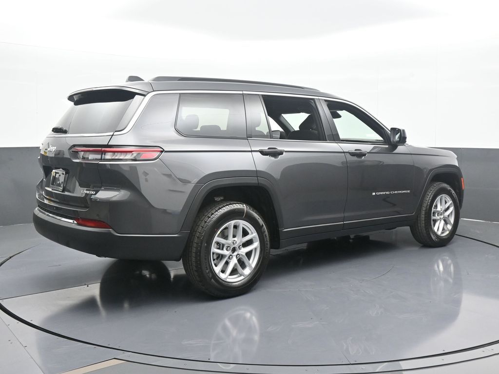 2025 Jeep Grand Cherokee Laredo photo 2