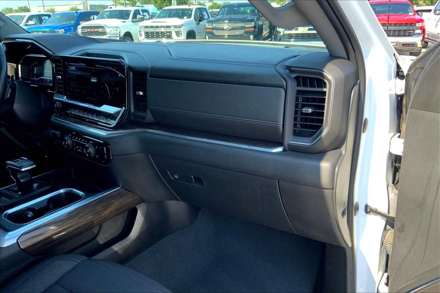 2023 Chevrolet Silverado 1500 RST photo 16
