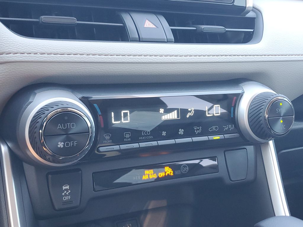 2025 Toyota RAV4 Hybrid XLE photo 21