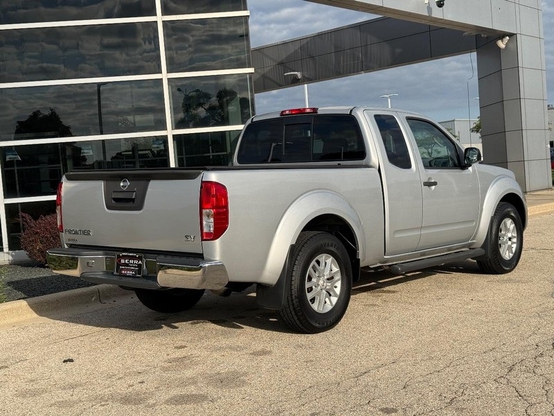 2017 Nissan Frontier SV photo 3