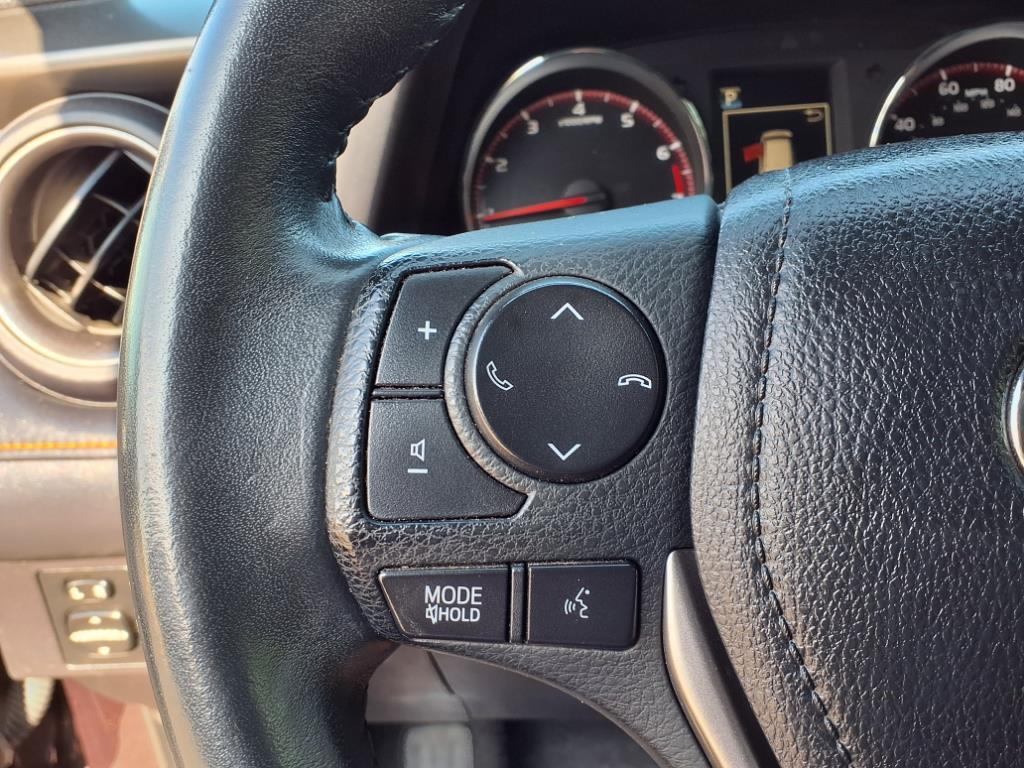 2017 Toyota RAV4 SE photo 15